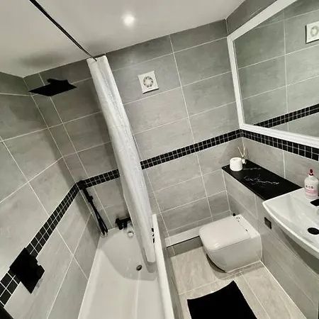 Newley Refurbished 2-Bed Only Minutes From London'S Attractions Apartment Exterior photo