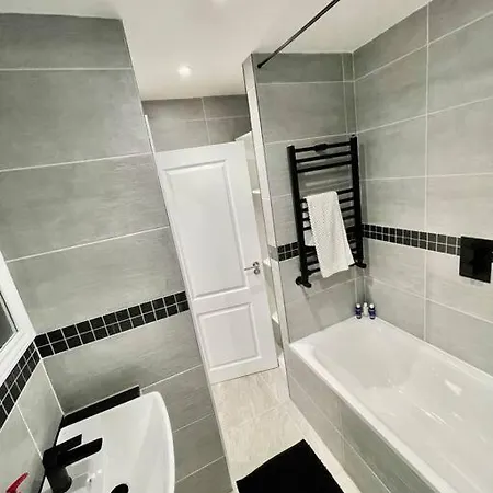 Newley Refurbished 2-Bed Only Minutes From London'S Attractions Apartment Exterior photo