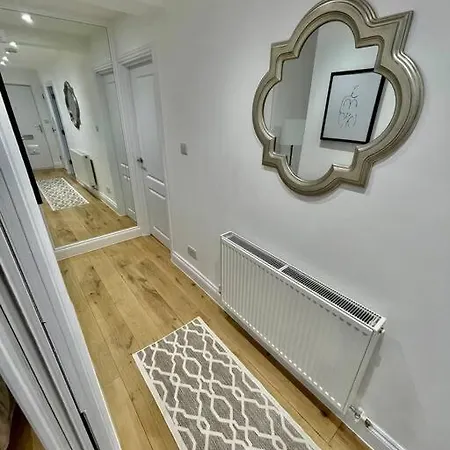 Newley Refurbished 2-Bed Only Minutes From London'S Attractions Apartment Exterior photo